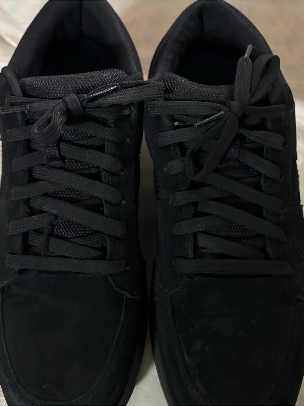 Brahma men’s Grate 11 steel toe work shoe featuring a black suede design size 12